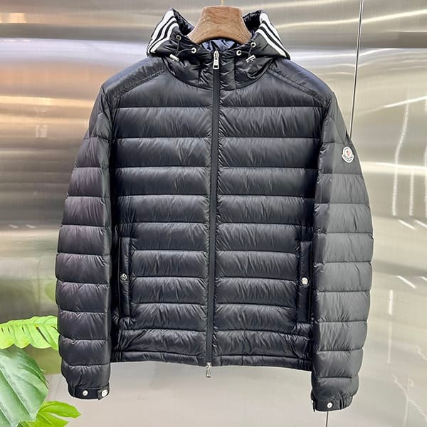 並行輸入品 モンクレール CORNOUR ショートダウンジャケット 2サイズ moj78069